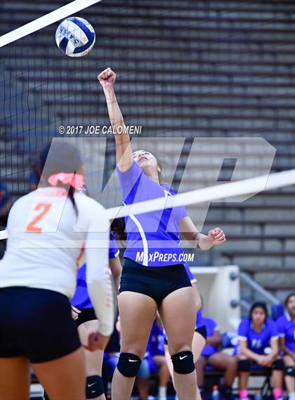 Thumbnail 2 in Burbank vs Lanier [Sidney] photogallery.