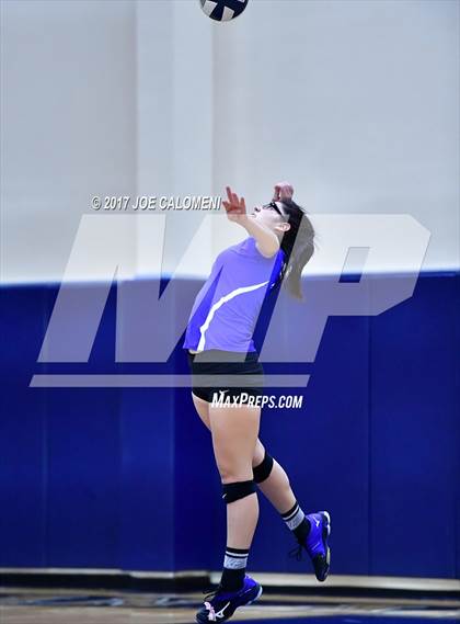 Thumbnail 2 in Burbank vs Lanier [Sidney] photogallery.