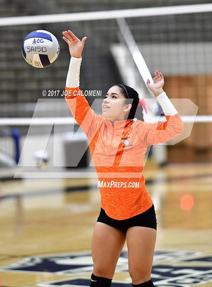 Thumbnail 3 in Burbank vs Lanier [Sidney] photogallery.