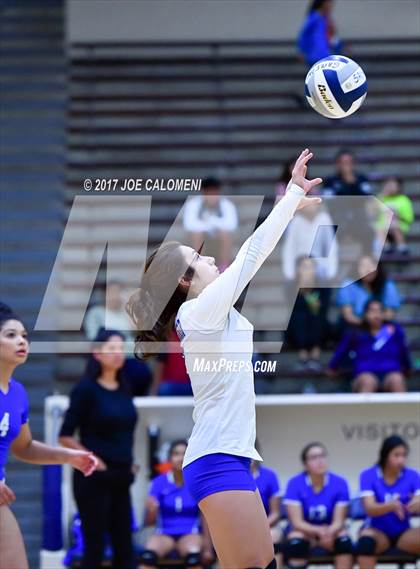 Thumbnail 1 in Burbank vs Lanier [Sidney] photogallery.