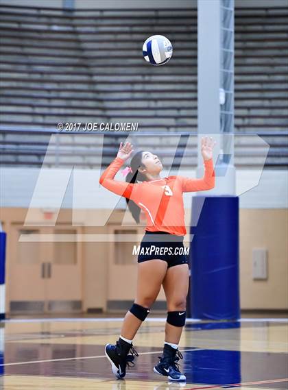 Thumbnail 2 in Burbank vs Lanier [Sidney] photogallery.