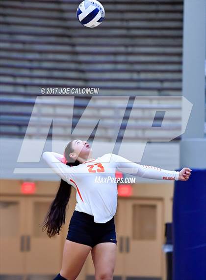 Thumbnail 2 in Burbank vs Lanier [Sidney] photogallery.