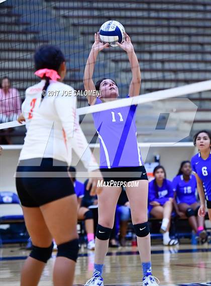 Thumbnail 3 in Burbank vs Lanier [Sidney] photogallery.