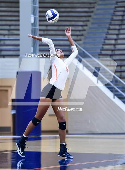 Thumbnail 1 in Burbank vs Lanier [Sidney] photogallery.