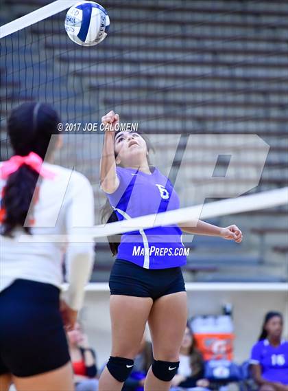 Thumbnail 1 in Burbank vs Lanier [Sidney] photogallery.