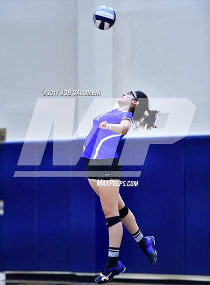 Thumbnail 3 in Burbank vs Lanier [Sidney] photogallery.