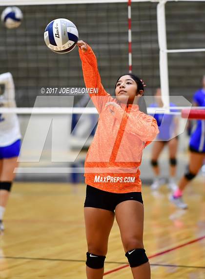 Thumbnail 3 in Burbank vs Lanier [Sidney] photogallery.