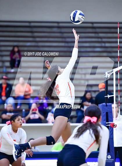 Thumbnail 1 in Burbank vs Lanier [Sidney] photogallery.