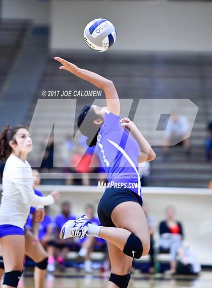 Thumbnail 1 in Burbank vs Lanier [Sidney] photogallery.