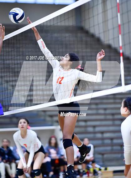 Thumbnail 2 in Burbank vs Lanier [Sidney] photogallery.