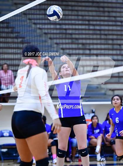 Thumbnail 1 in Burbank vs Lanier [Sidney] photogallery.