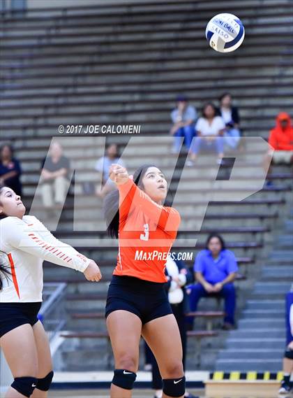 Thumbnail 2 in Burbank vs Lanier [Sidney] photogallery.