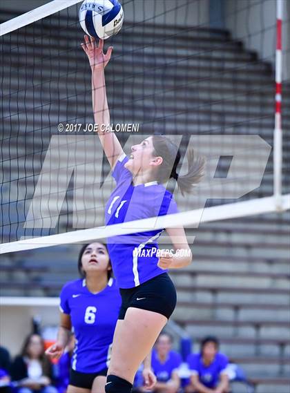 Thumbnail 2 in Burbank vs Lanier [Sidney] photogallery.
