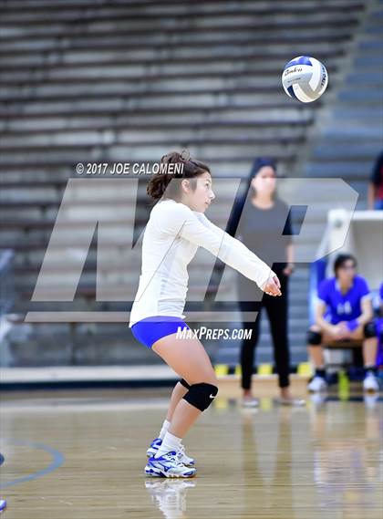 Thumbnail 3 in Burbank vs Lanier [Sidney] photogallery.