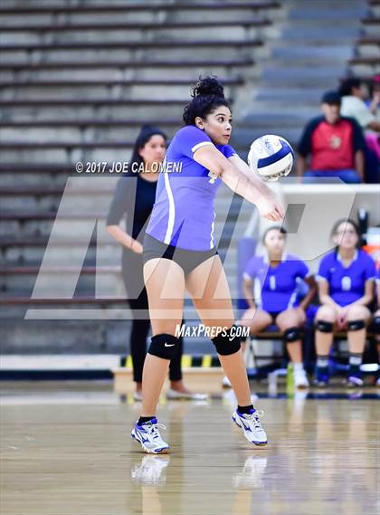 Thumbnail 2 in Burbank vs Lanier [Sidney] photogallery.