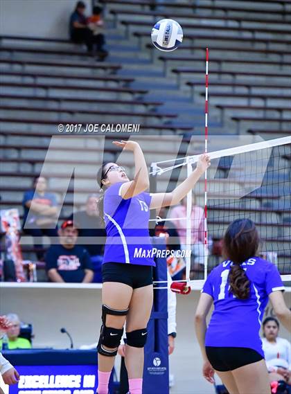 Thumbnail 3 in Burbank vs Lanier [Sidney] photogallery.