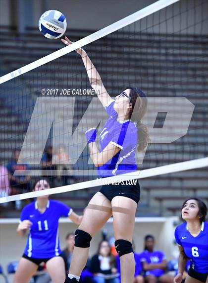 Thumbnail 1 in Burbank vs Lanier [Sidney] photogallery.