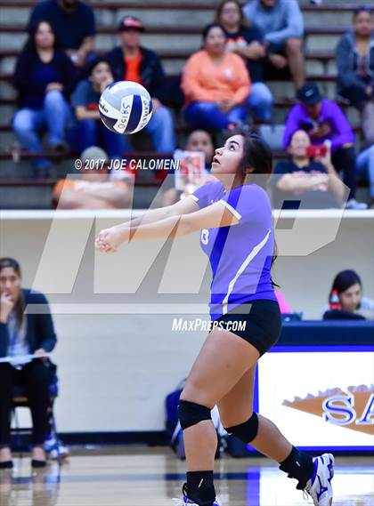 Thumbnail 2 in Burbank vs Lanier [Sidney] photogallery.