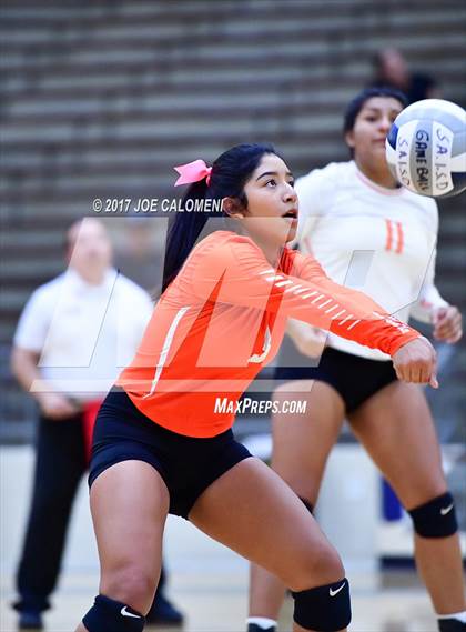 Thumbnail 3 in Burbank vs Lanier [Sidney] photogallery.