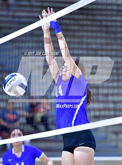 Thumbnail 3 in Burbank vs Lanier [Sidney] photogallery.