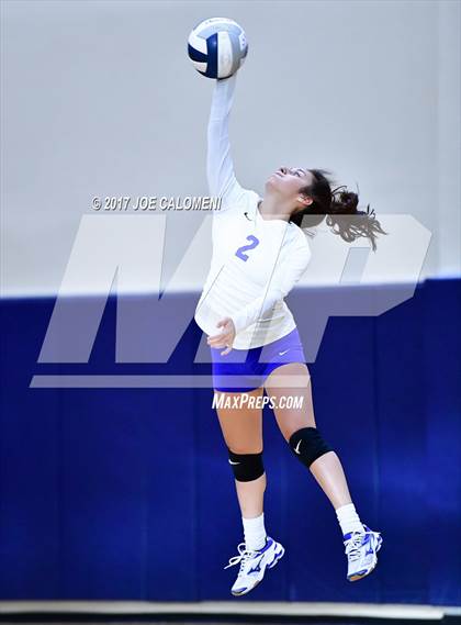 Thumbnail 2 in Burbank vs Lanier [Sidney] photogallery.