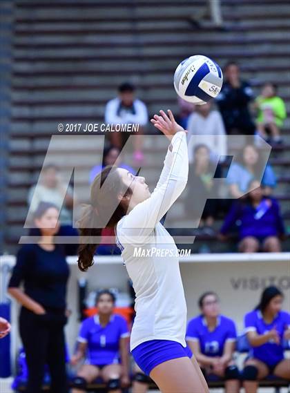 Thumbnail 3 in Burbank vs Lanier [Sidney] photogallery.