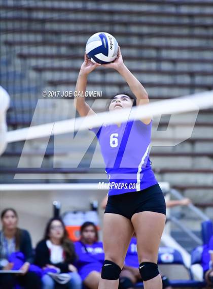 Thumbnail 3 in Burbank vs Lanier [Sidney] photogallery.