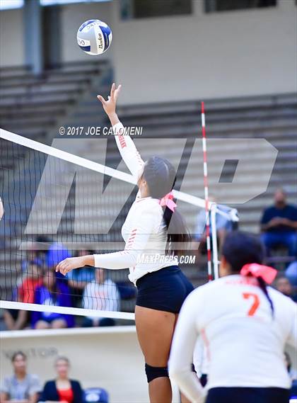 Thumbnail 1 in Burbank vs Lanier [Sidney] photogallery.