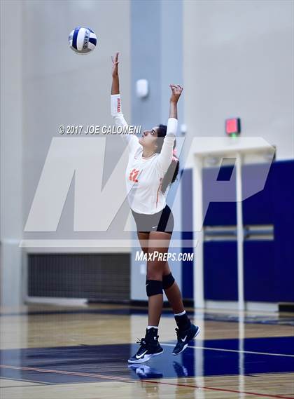 Thumbnail 2 in Burbank vs Lanier [Sidney] photogallery.