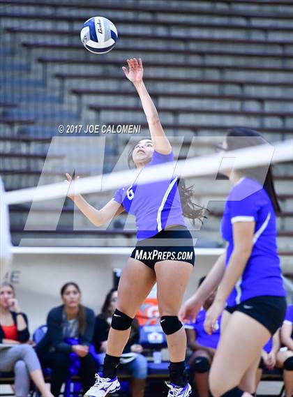 Thumbnail 2 in Burbank vs Lanier [Sidney] photogallery.