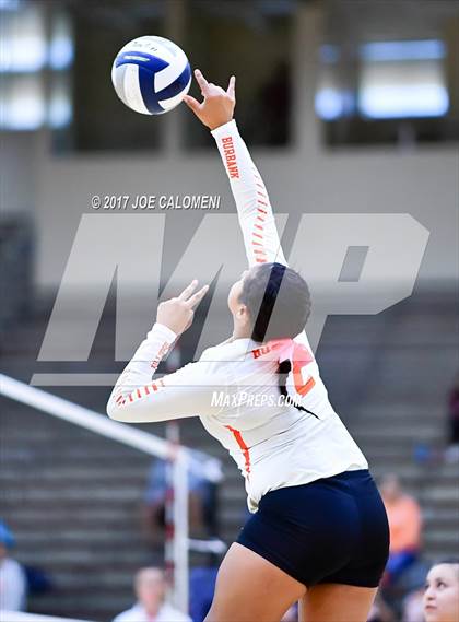 Thumbnail 3 in Burbank vs Lanier [Sidney] photogallery.