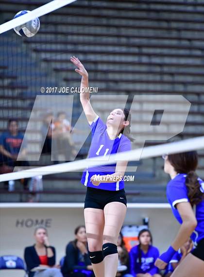 Thumbnail 3 in Burbank vs Lanier [Sidney] photogallery.