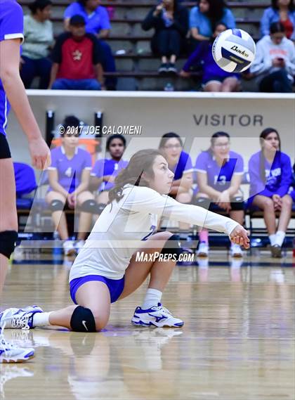 Thumbnail 3 in Burbank vs Lanier [Sidney] photogallery.