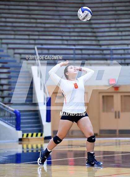 Thumbnail 2 in Burbank vs Lanier [Sidney] photogallery.