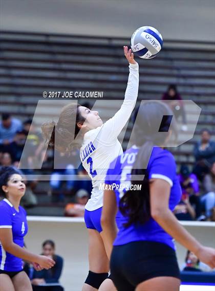 Thumbnail 2 in Burbank vs Lanier [Sidney] photogallery.