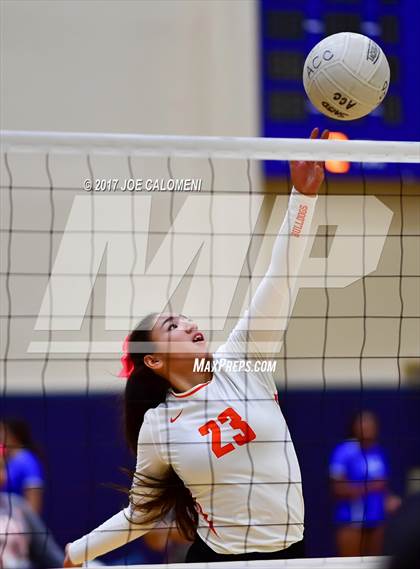 Thumbnail 1 in Burbank vs Lanier [Sidney] photogallery.