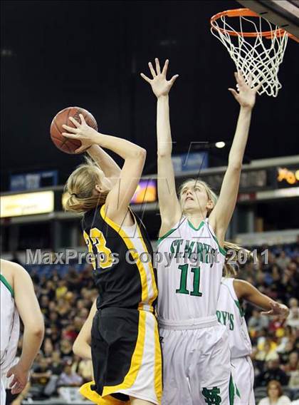 Thumbnail 3 in St. Mary's vs. Del Oro (CIF NorCal D2 Regional Final) photogallery.