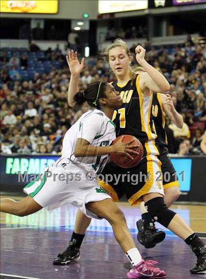 Thumbnail 1 in St. Mary's vs. Del Oro (CIF NorCal D2 Regional Final) photogallery.