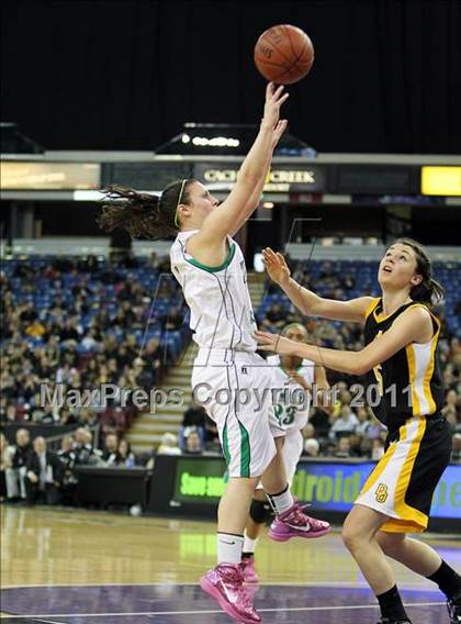 Thumbnail 2 in St. Mary's vs. Del Oro (CIF NorCal D2 Regional Final) photogallery.