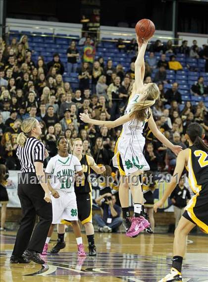 Thumbnail 2 in St. Mary's vs. Del Oro (CIF NorCal D2 Regional Final) photogallery.