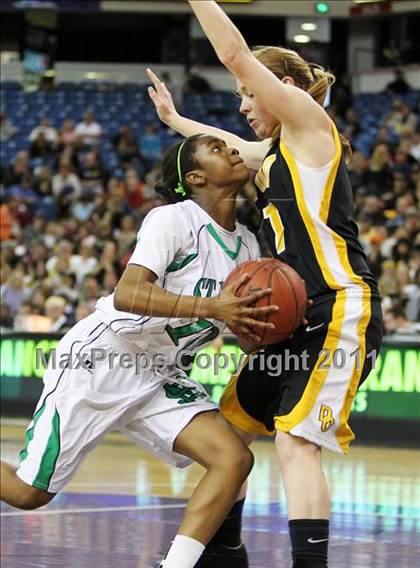 Thumbnail 1 in St. Mary's vs. Del Oro (CIF NorCal D2 Regional Final) photogallery.