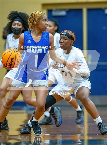 Thumbnail 2 in Hunt vs E.E. Smith (NCHSAA 3A - First Round) photogallery.