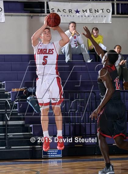 Thumbnail 2 in Fairfield vs. Pleasant Grove (St. Hope Elite Classic) photogallery.