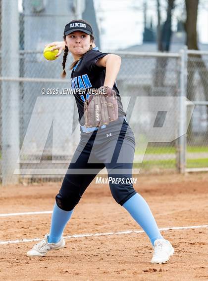 Thumbnail 2 in El Capitan vs. Oakdale photogallery.