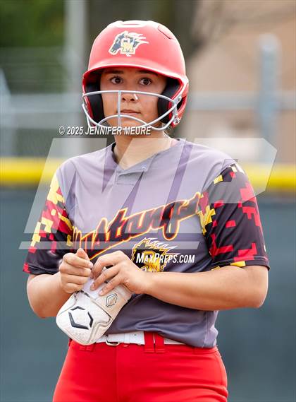 Thumbnail 2 in El Capitan vs. Oakdale photogallery.