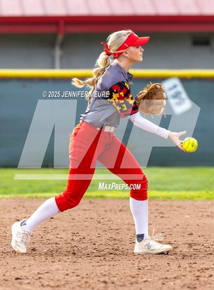 Thumbnail 1 in El Capitan vs. Oakdale photogallery.