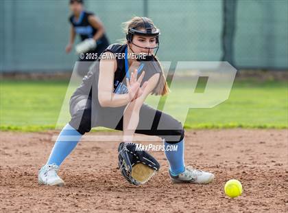 Thumbnail 3 in El Capitan vs. Oakdale photogallery.