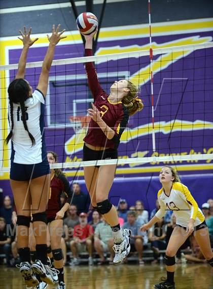Thumbnail 2 in Torrey Pines vs. Kamehameha (Durango Fall Classic) photogallery.