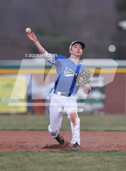 Thumbnail 2 in Ellwood City @ Riverside photogallery.