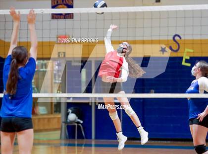 Thumbnail 2 in Heide Trask @ Richlands photogallery.